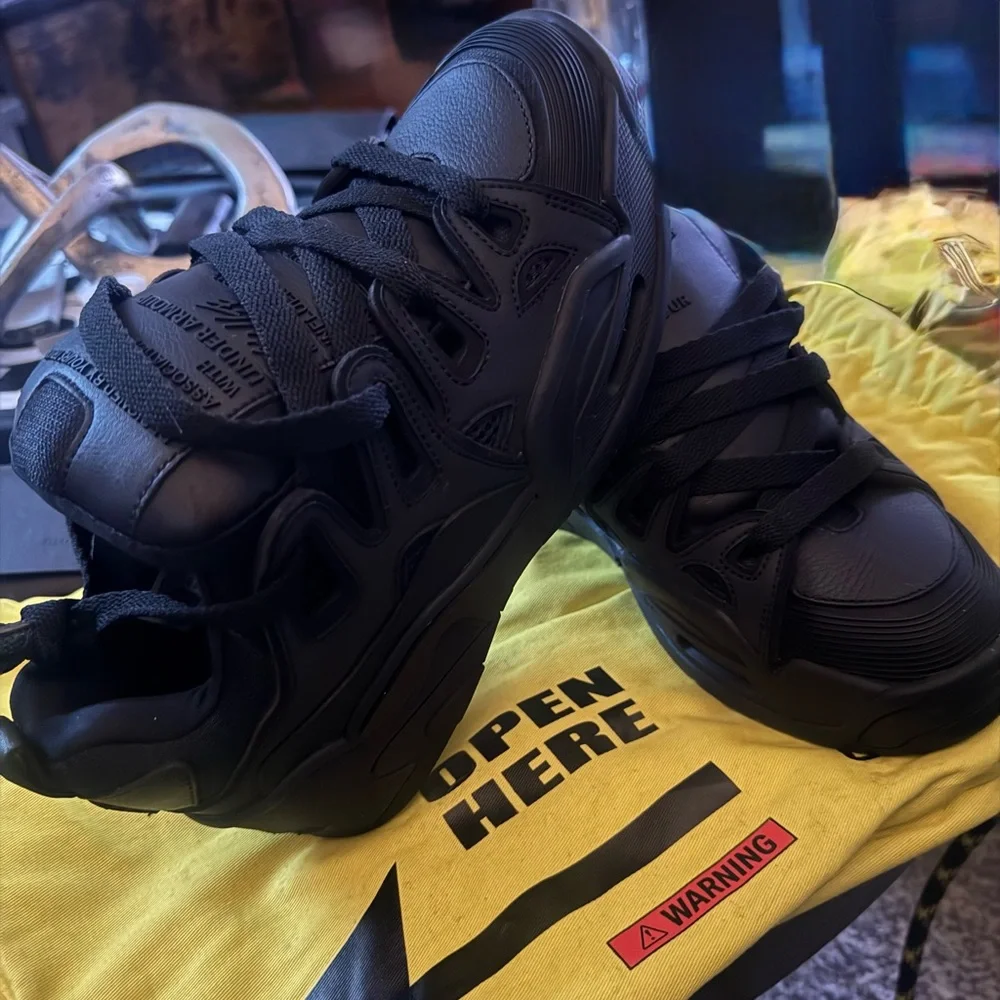 Under Armour Black Men's Sneakers - Picture 1 of 4